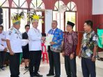 Menteri ATR/BPN Serahkan Sertipikat Rumah Ibadah di Papua
