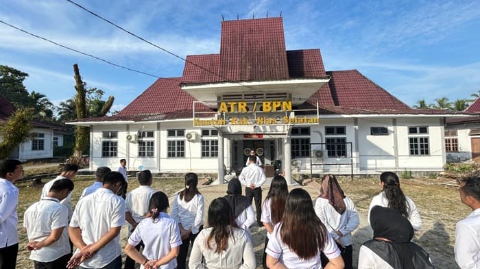 Apel Pagi Kantah Nias Selatan, Kepala Kantor Tekankan Disiplin dan Pelayanan ke Warga
