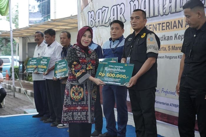 Kisah Aang di Ramadan Satpam ATRBPN yang Setia Mengabdi Sambil Rawat Anak Disabilitas