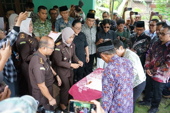 Drama Panjang Berakhir! Mbah Tupon Menang Melawan Mafia Tanah