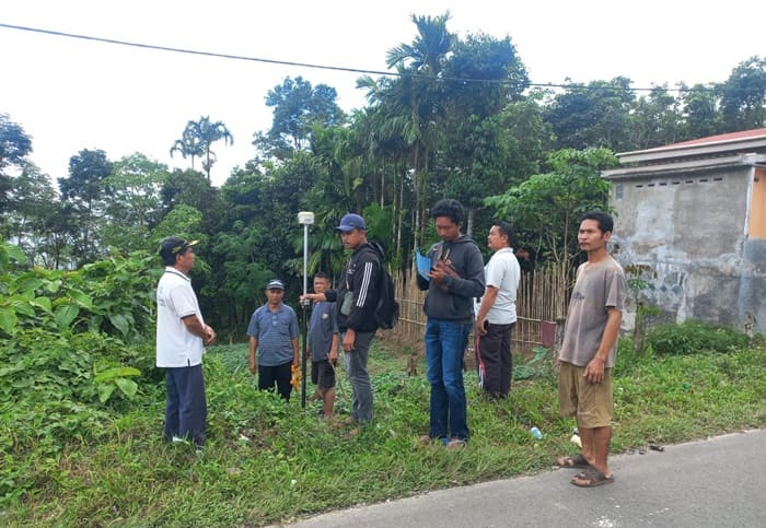 Tim Pengukuran Kantah Nias Selatan Turun Langsung Pra Survei Tanah di Desa Amorosa