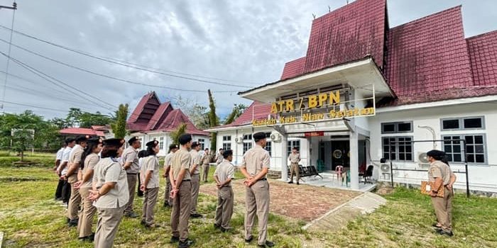 Pesan Tegas Kepala Kantah Nias Selatan di Apel Pagi Jaga Integritas dan Etika Kerja