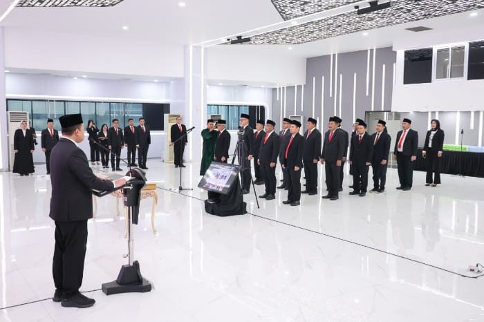 Menteri Nusron Wahid Lantik 130 Pejabat: Berikan Pelayanan Terbaik Bagi Masyarakat