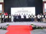 Nusron Serahkan 1.029 Sertipikat Wakaf, Target Sapu Bersih Tanah Wakaf pada 2028